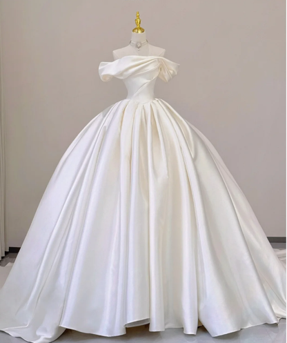 Elegantes Ballkleid aus Satin mit Schulterdekolletee, weiße Brautkleider P0002