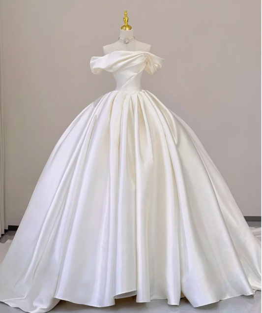 Elegantes Ballkleid aus Satin mit Schulterdekolletee, weiße Brautkleider P0002