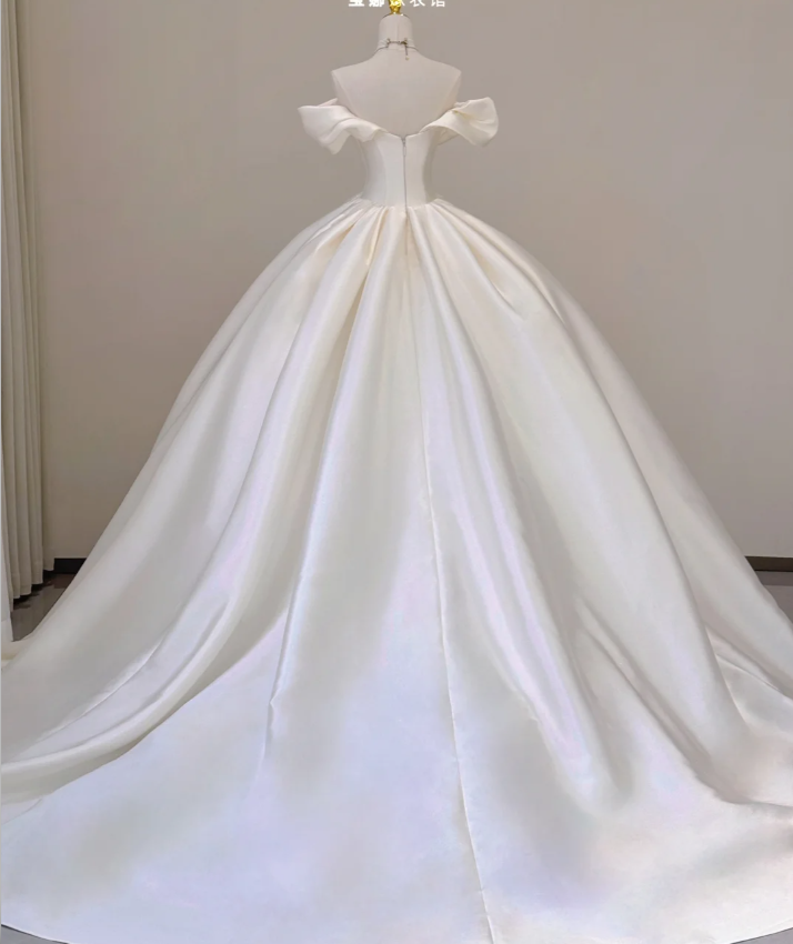 Elegantes Ballkleid aus Satin mit Schulterdekolletee, weiße Brautkleider P0002