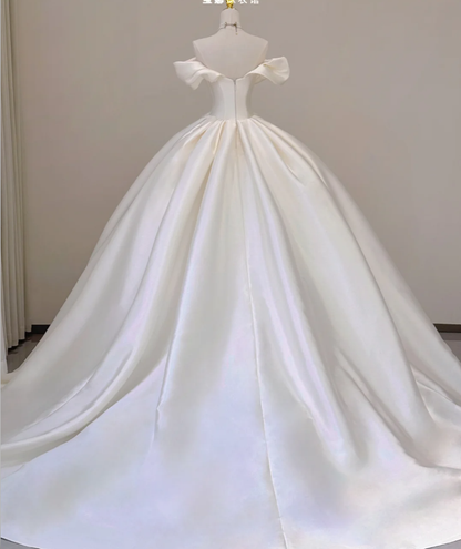 Elegantes Ballkleid aus Satin mit Schulterdekolletee, weiße Brautkleider P0002