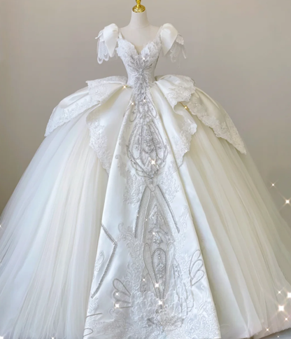 Robe de mariée élégante en satin et dentelle, décolleté en cœur, robe de mariée blanche P0018