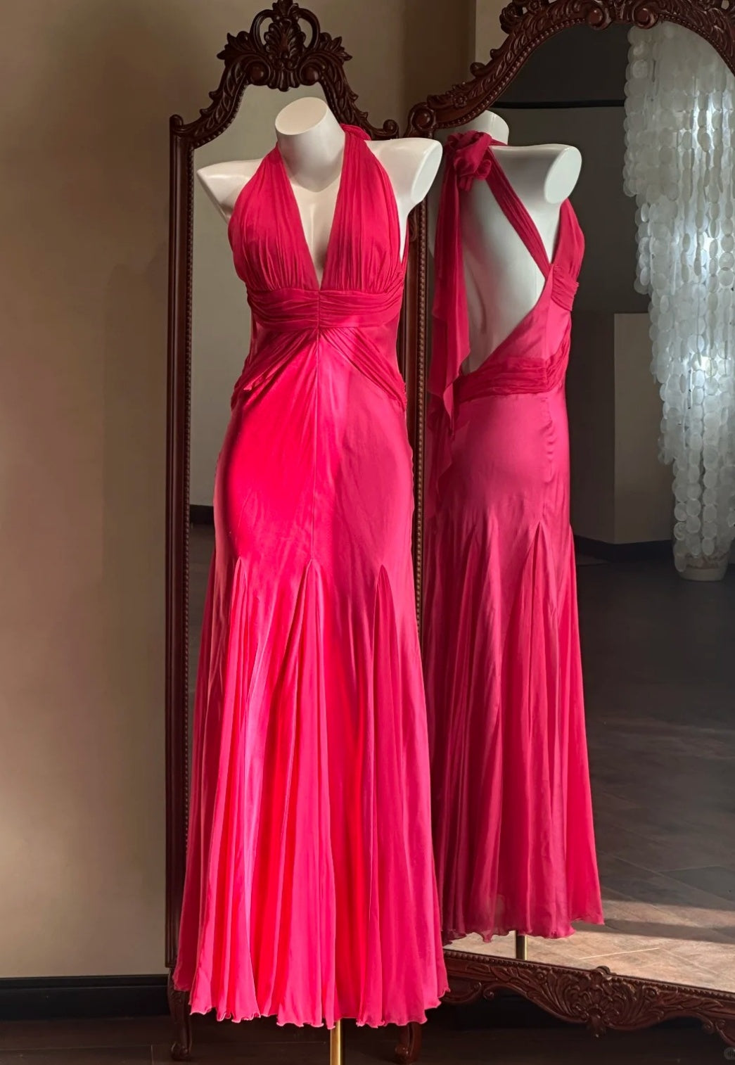 Robe de bal rose fuchsia féérique en mousseline, col V, coupe fourreau, référence S1052