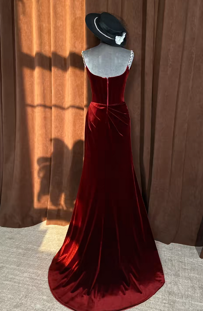Elegantes burgunderrotes Samt-Abendkleid, trägerlos, Etuikleid S1063