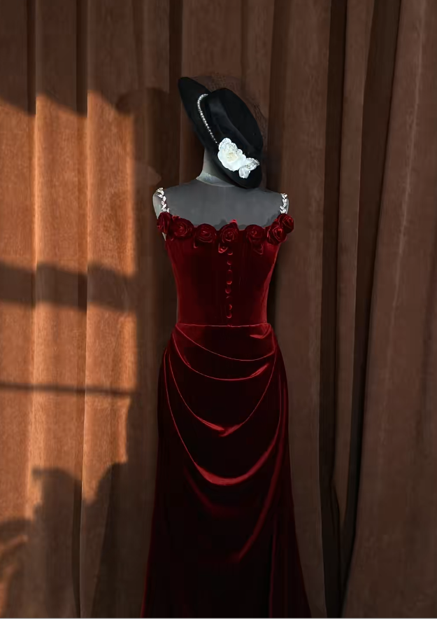 Elegantes burgunderrotes Samt-Abendkleid, trägerlos, Etuikleid S1063