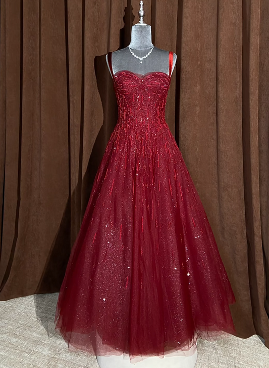 Elegantes burgunderrotes Ballkleid mit Tüllträgern, A-Linien-Schnitt, S1064