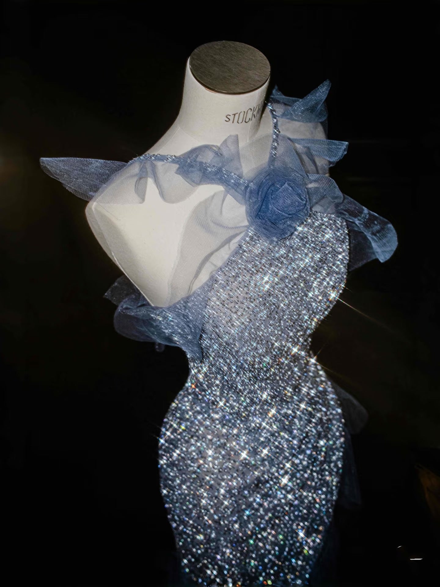 Wunderschönes Meerjungfrau-Neckholder-Blau-Pailletten-Langballkleid Partykleid Abschlusskleider DP2721