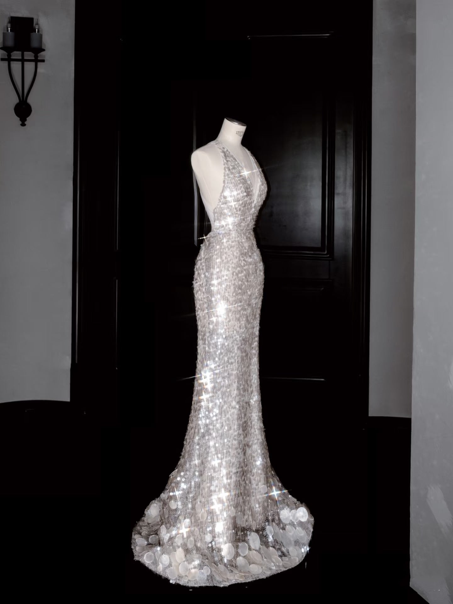 Wunderschönes Meerjungfrau-Neckholder-Pailletten-Langballkleid Partykleid Abschlusskleider D2729