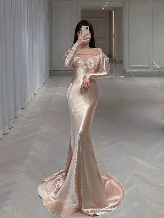 Edle Meerjungfrau Off The Shoulder Satin Rosa Lange Ärmel Abendkleid Lange Rosa Ballkleider H2903