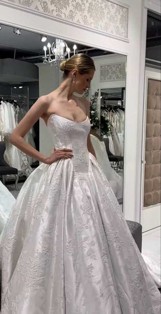 Hübsches Brautkleid Ballkleid Trägerlos Satin Floral Weiß Brautkleider Brautkleider W0147