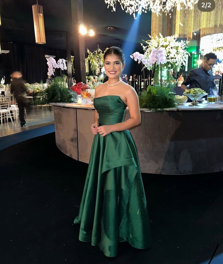 Robe de bal longue en satin vert, sexy, coupe trapèze, sans bretelles, tenue d'invitée de mariage d'été formelle, W0173