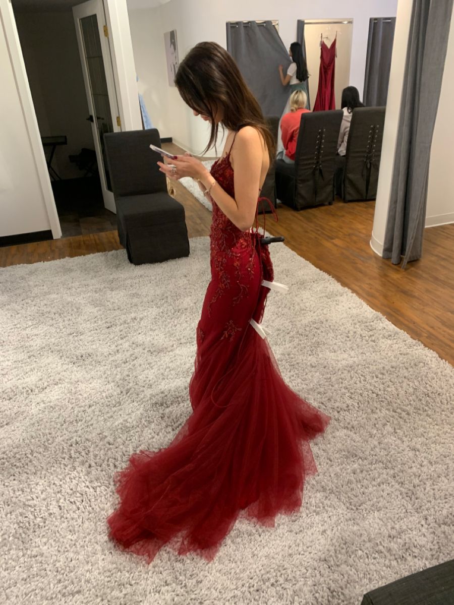 Edle Meerjungfrau-Träger Roter Tüll Rückenfreies Langes Ballkleid Partykleid Geburtstags-Outfits Abschlusskleider W0513