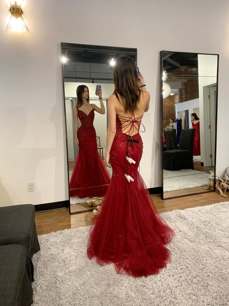 Edle Meerjungfrau-Träger Roter Tüll Rückenfreies Langes Ballkleid Partykleid Geburtstags-Outfits Abschlusskleider W0513