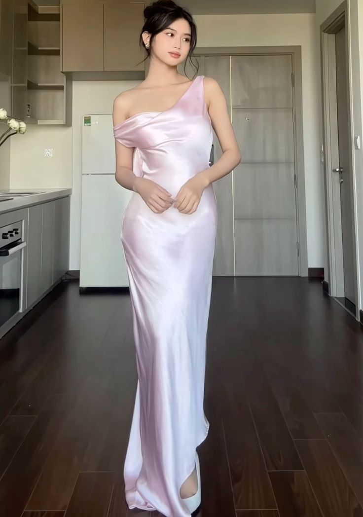 Schlichtes Etuikleid mit einer Schulter, Satin, Rosa, lang, Ballkleid für Sommerhochzeiten, Kleid für Brautgäste, Hochzeitsoutfits für Gäste W0674