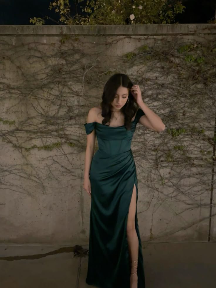 Edle Meerjungfrau aus der Schulter grün Schlitz formales langes Ballkleid Sommer Hochzeitsgastkleid Brautgastkleider Hochzeits-Outfits für Gäste W1083