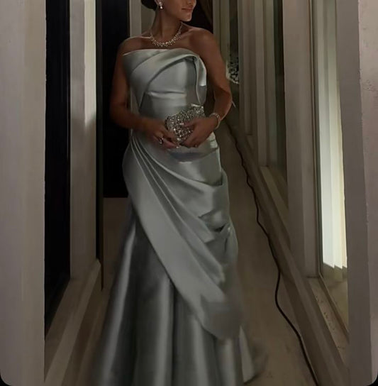 Edle Meerjungfrau trägerloses silbernes Satin-formales langes Abendkleid Sommerkleid für Hochzeitsgäste Kleider für Brautgäste Hochzeits-Outfits für Gäste W1096