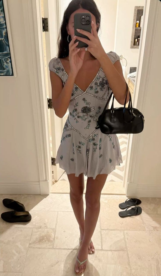 Jolie robe de soirée trapèze en mousseline grise à col en V, tenue de soirée formelle pour le collège, tenue d'été Hoco pour le 18e anniversaire, DH1078