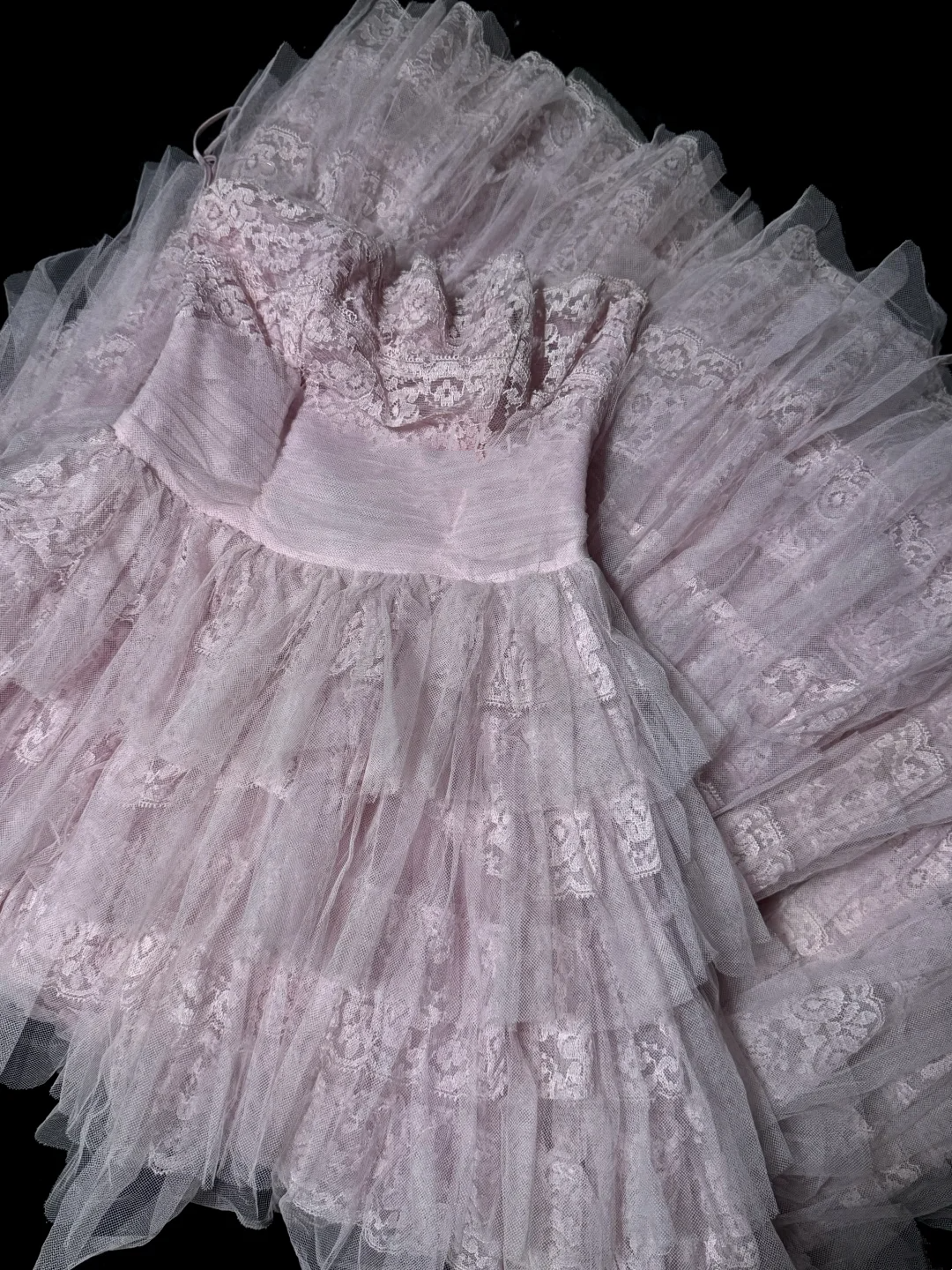 Hübsches Ballkleid Trägerloses Tüll Hellrosa Langes Quinceanera Kleid Abendkleider Vestido De 15 Anos Sweet 16 Kleid W839