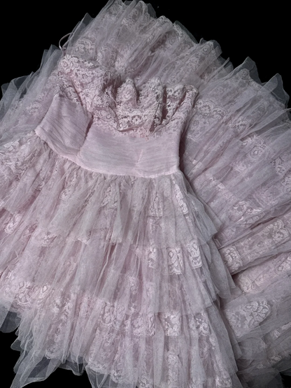 Hübsches Ballkleid Trägerloses Tüll Hellrosa Langes Quinceanera Kleid Abendkleider Vestido De 15 Anos Sweet 16 Kleid W839
