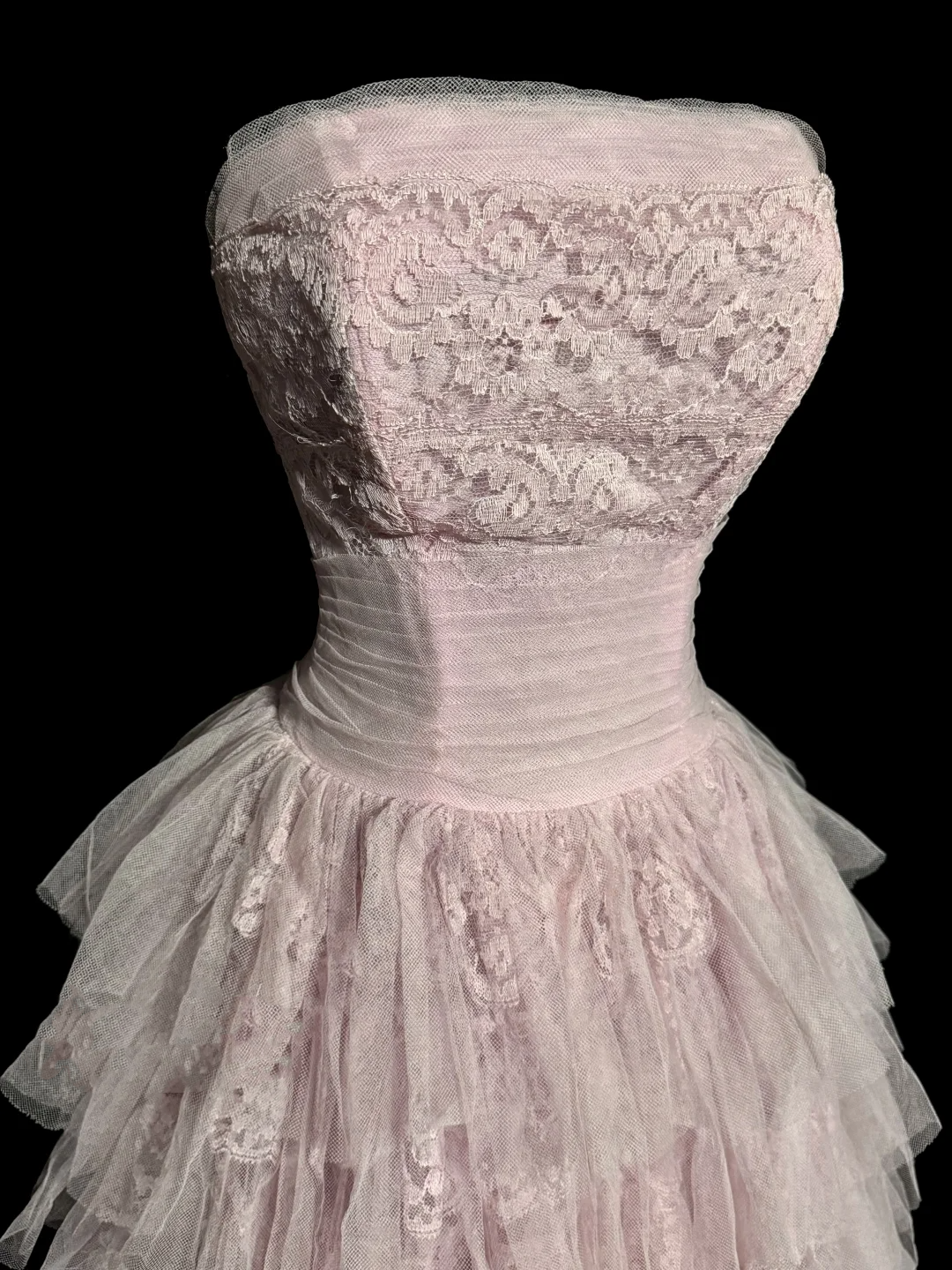 Hübsches Ballkleid Trägerloses Tüll Hellrosa Langes Quinceanera Kleid Abendkleider Vestido De 15 Anos Sweet 16 Kleid W839