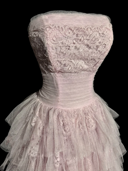 Hübsches Ballkleid Trägerloses Tüll Hellrosa Langes Quinceanera Kleid Abendkleider Vestido De 15 Anos Sweet 16 Kleid W839