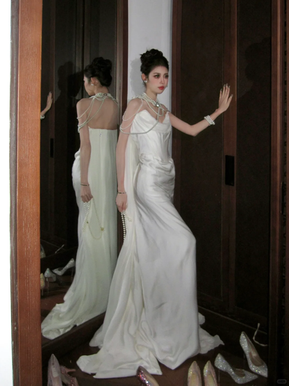 Hübsches Brautkleid Etuikleid Trägerlos Satin Ärmellos Weiß Brautkleider Brautkleider Mit Cape WD0071