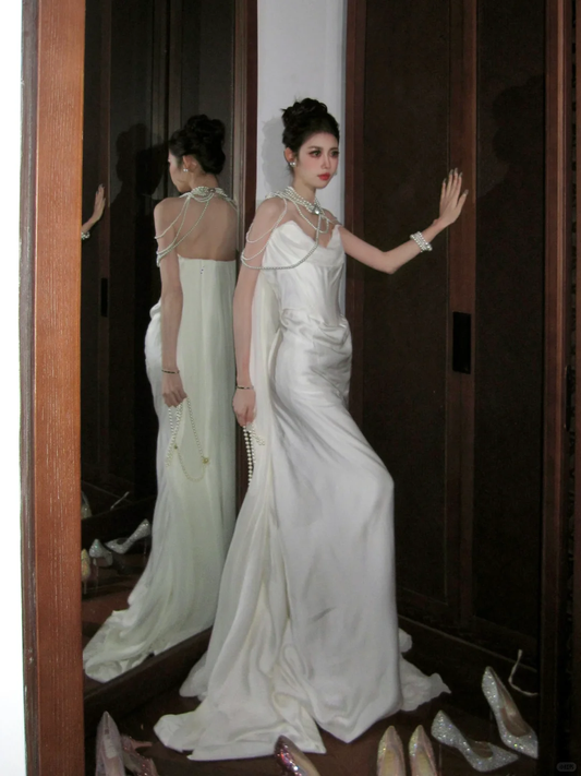Hübsches Brautkleid Etuikleid Trägerlos Satin Ärmellos Weiß Brautkleider Brautkleider Mit Cape WD0071