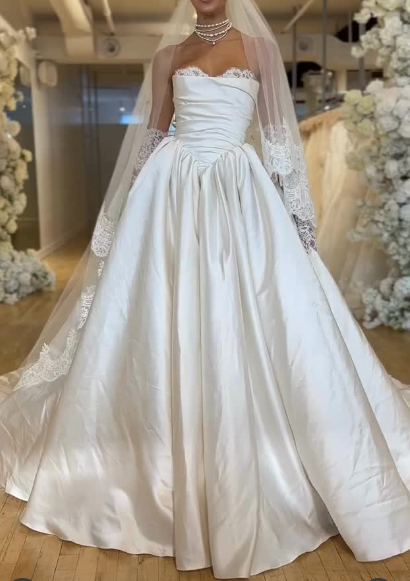 Pretty Wedding Dress Ball Gown Strapless Ivory Satin Long Wedding Dresses Bridal Gowns WD053