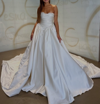 Pretty Wedding Dress Ball Gown Strapless Ivory Satin Long Wedding Dresses Bridal Gowns WD053