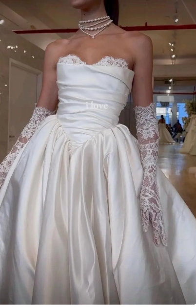Pretty Wedding Dress Ball Gown Strapless Ivory Satin Long Wedding Dresses Bridal Gowns WD053