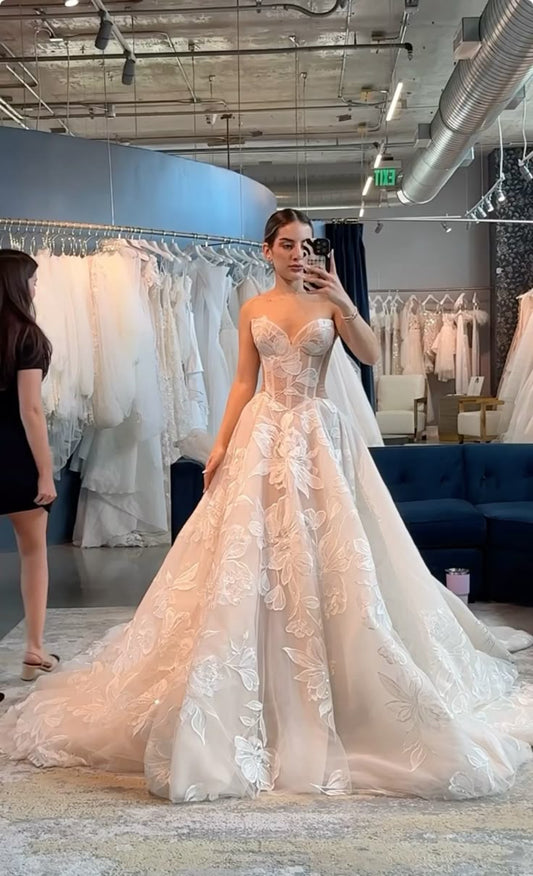 Pretty Wedding Dress Ball Gown Sweetheart Lace Ivory Long Wedding Dresses Bridal Gowns WD054