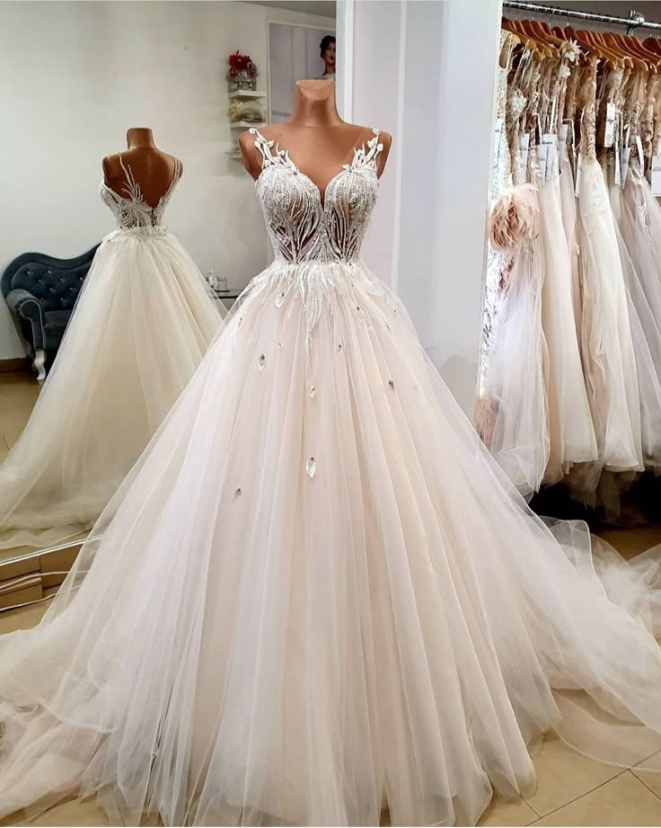Prinzessin Brautkleid Ballkleid V-Ausschnitt Applikationen Spitze Ärmellos Weiß Tüll Brautkleider Verträumte Brautkleider DH1217