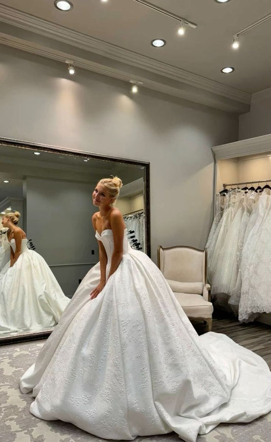 Retro Ballkleid Schatz Ärmelloses Weißes Satin Brautkleid Bescheidene Brautkleider Prinzessin Brautkleider DH1476