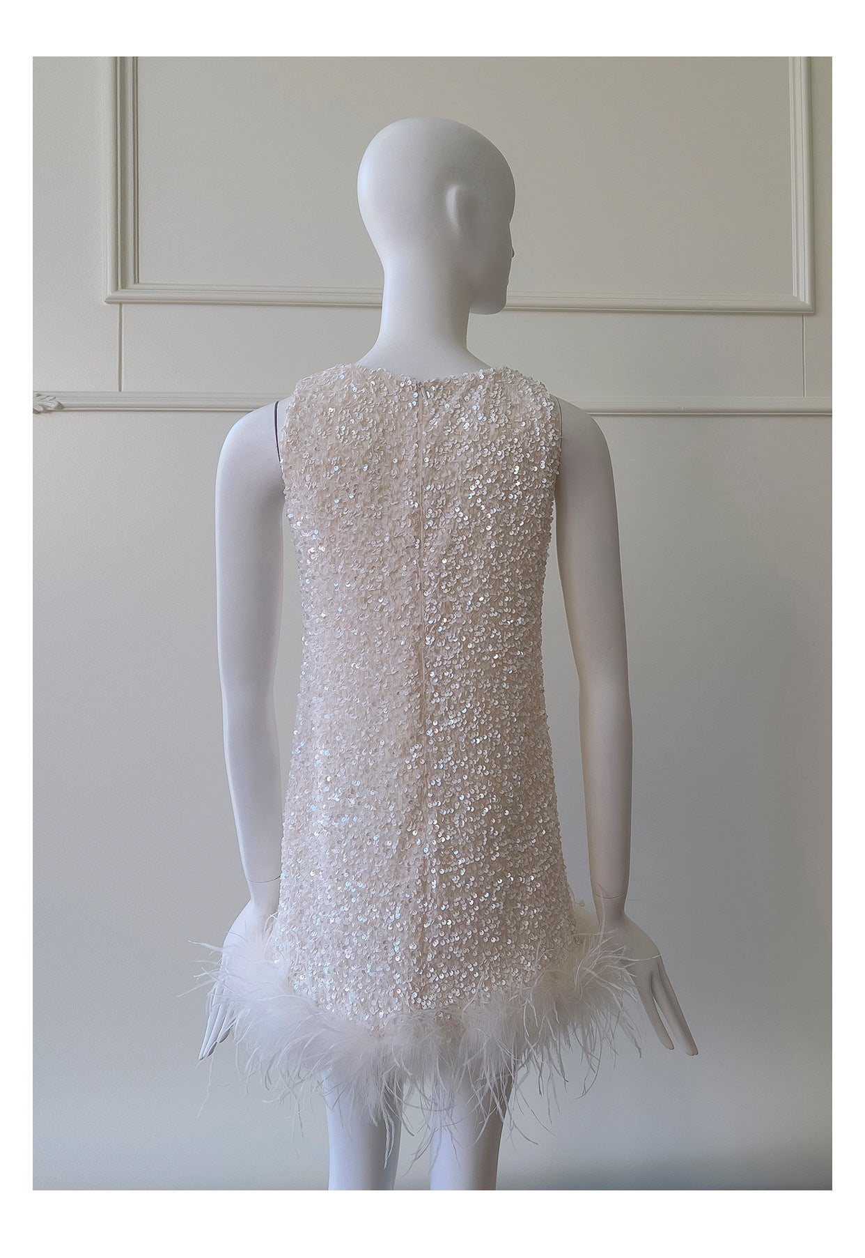 Cute A line Scoop Neck Sequin White Short Grad Dress Inspo Short Mini Formal 8th Grade Homecoming Dresses High School Hoco Court Dress Graduation Dress 18th Birthday Outfits DH1949