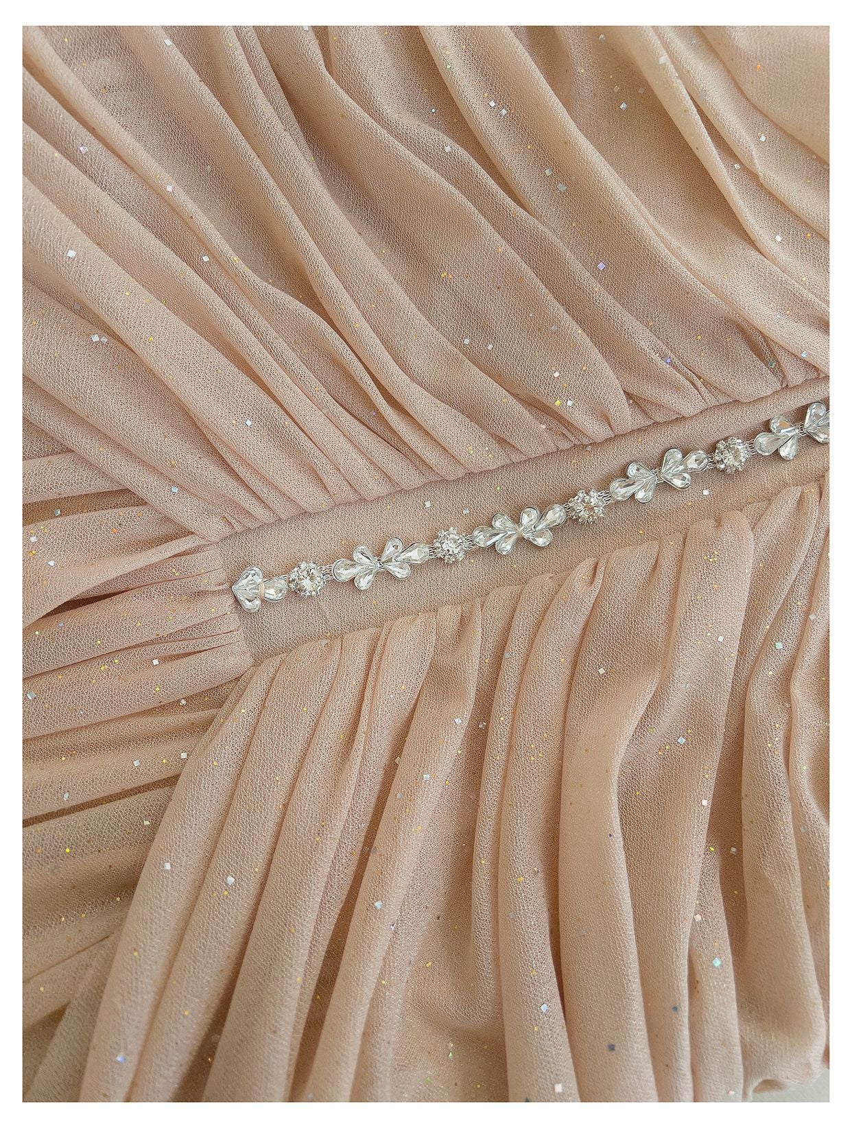 Cute Sheath Scoop Neck Champagne Short Grad Dress Inspo Short Mini Formal 8th Grade Homecoming Dresses High School Hoco Court Dress Graduation Dress 18th Birthday Outfits DH1951