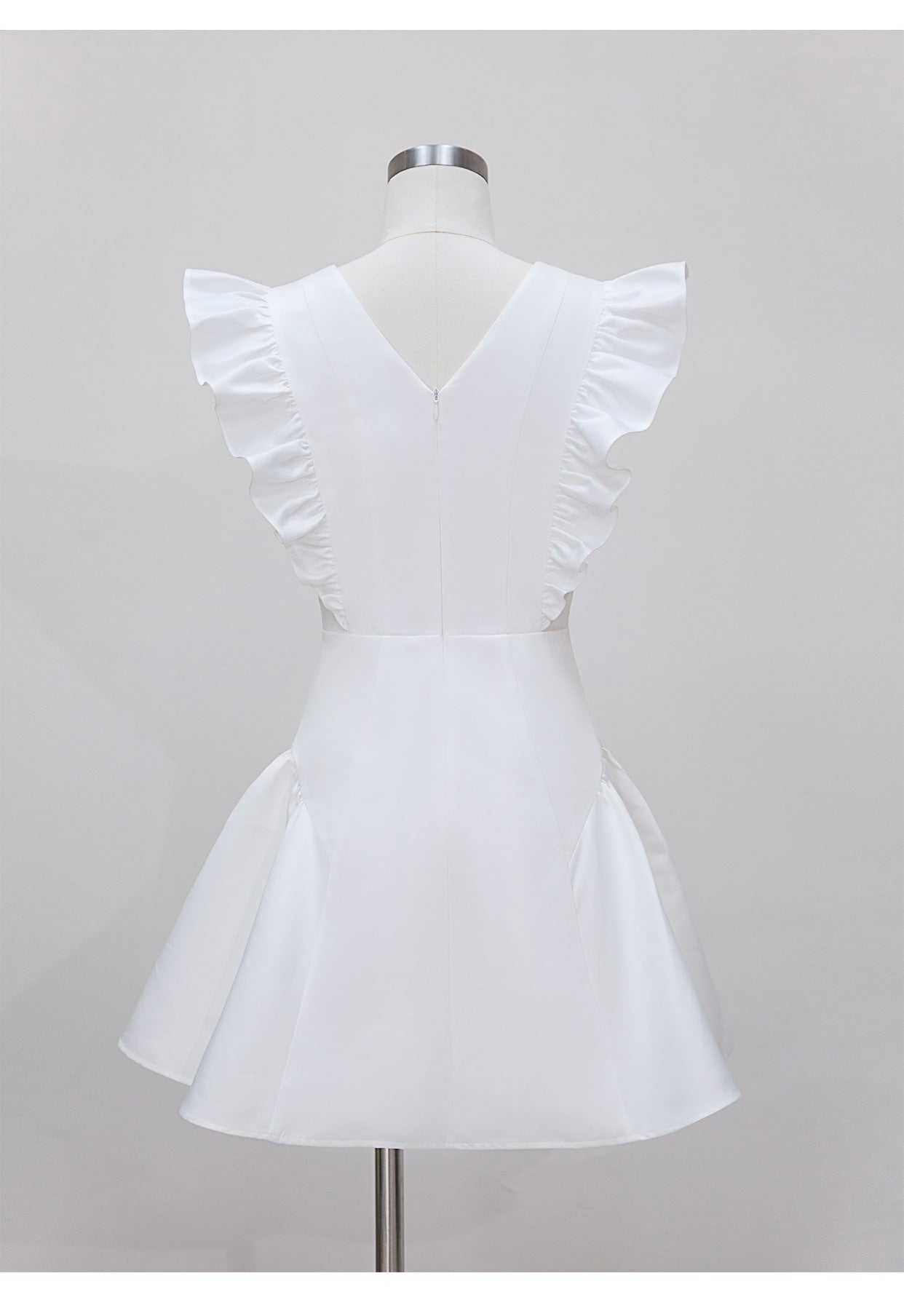Sexy Ball Gown V Neck White Satin Short Mini Formal 8th Grade Homecoming Dresses Middle School Short Birthday Gowns Graduation Dress Hoco Outfits DH2099