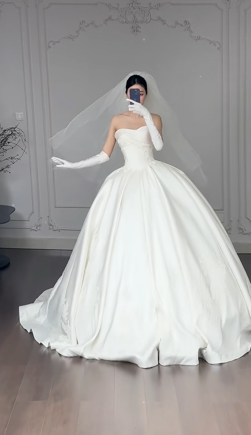 Glamorous A-Line Long Wedding Dress Strapless Satin Bridal Dress White Sleeveless Bridal Gown DP05326