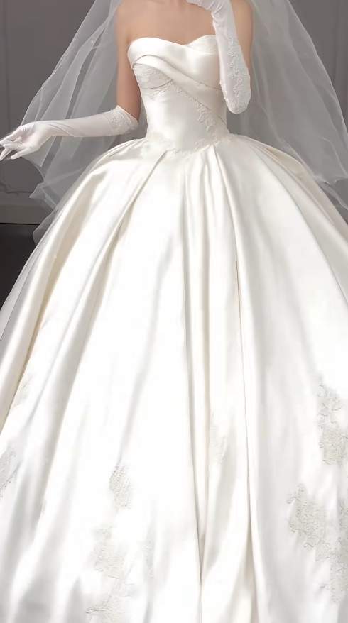 Glamorous A-Line Long Wedding Dress Strapless Satin Bridal Dress White Sleeveless Bridal Gown DP05326
