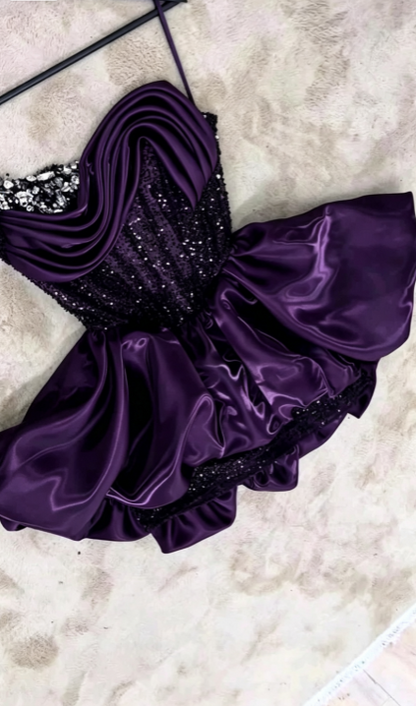 Jolie Robe de Soirée Noire Coupe Trapèze en Satin Courte DP07265