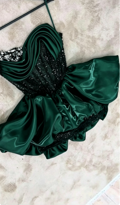 Jolie Robe de Soirée Noire Coupe Trapèze en Satin Courte DP07265