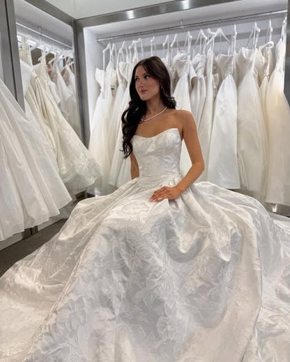 Romantic Bridal Gown Ball Gown Strapless Satin White Wedding Dresses Minimalist Bridal Gowns DP1186