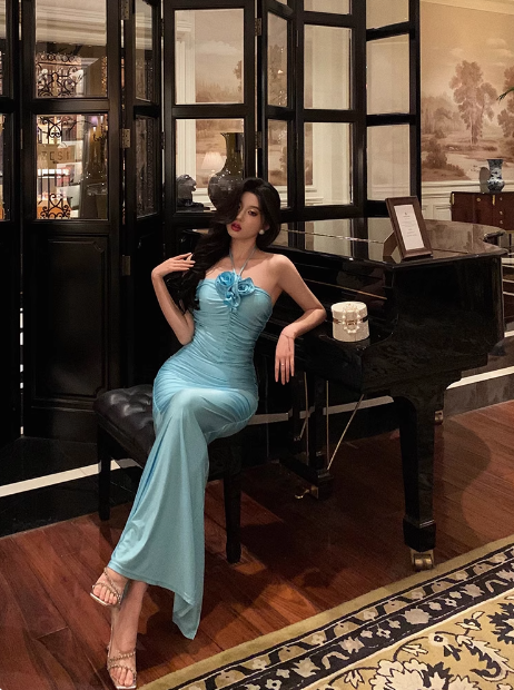Elegantes Etuikleid mit Neckholder, blau, ärmellos, 21. Geburtstagskleid, Partykleid, Geburtstags-Outfits, Geburtstagskleid-Ideen für Frauen, DP1386