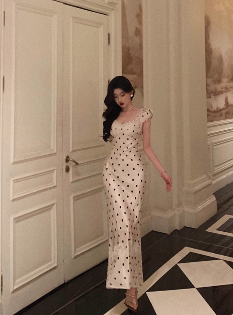 Elegantes weißes Kleid zum 23. Geburtstag mit Meerjungfrauen-V-Ausschnitt und Partykleid. Geburtstags-Outfits. Ideen für Geburtstagskleider für Frauen DP1397