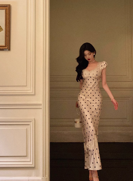 Elegantes weißes Kleid zum 23. Geburtstag mit Meerjungfrauen-V-Ausschnitt und Partykleid. Geburtstags-Outfits. Ideen für Geburtstagskleider für Frauen DP1397