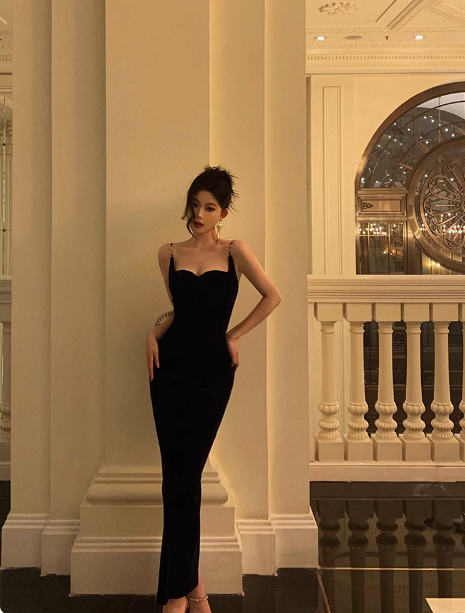 Elegantes Etuikleid mit Spaghettiträgern in Schwarz, Kleid zum 21. Geburtstag, Partykleid, Geburtstags-Outfits, Geburtstagskleid-Ideen für Frauen, DP1412