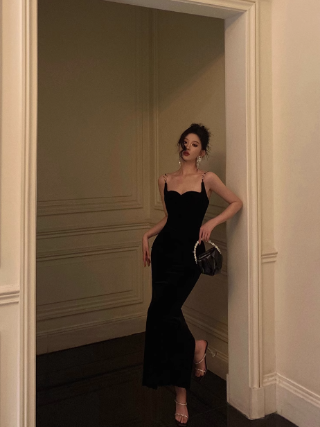 Elegantes Etuikleid mit Spaghettiträgern in Schwarz, Kleid zum 21. Geburtstag, Partykleid, Geburtstags-Outfits, Geburtstagskleid-Ideen für Frauen, DP1412