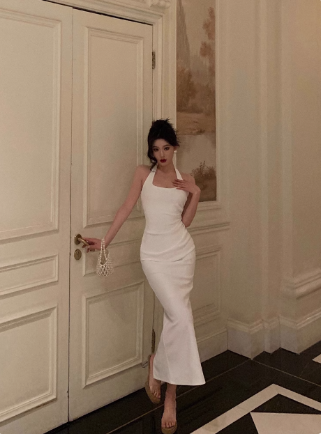 Elegantes Etuikleid mit Neckholder, weiß, 21. Geburtstagskleid, Partykleid, Geburtstags-Outfits, Geburtstagskleid-Ideen für Frauen, DP1419