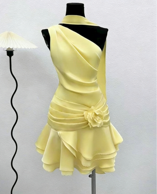 Mignonne robe de bal d'été courte évasée et asymétrique ivoire Robe de 16ème anniversaire Robes de cocktail DP2089