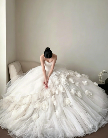 Timeless Strapless Ball Gown Tulle Flower Wedding Dresses, Ivory Bridal Gowns DP3182