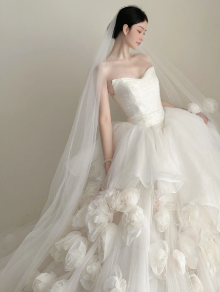 Timeless Strapless Ball Gown Tulle Flower Wedding Dresses, Ivory Bridal Gowns DP3182