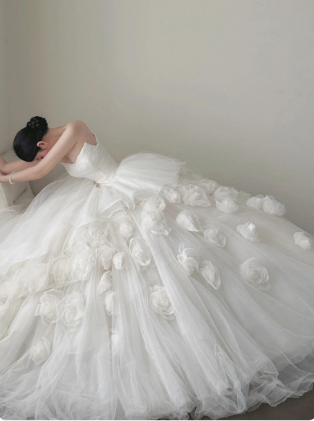 Timeless Strapless Ball Gown Tulle Flower Wedding Dresses, Ivory Bridal Gowns DP3182